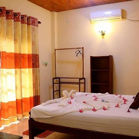 Serenity Villa Хиккадува Экстерьер фото