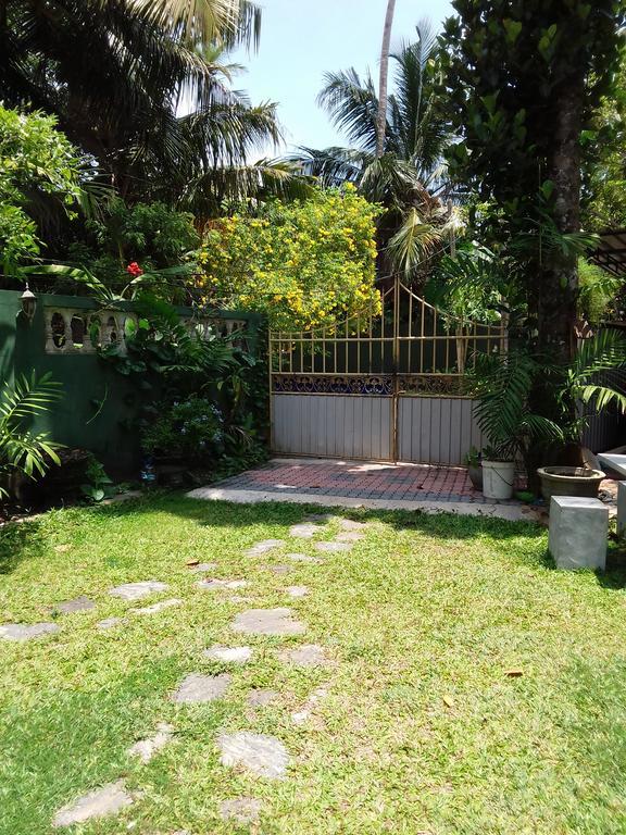 Serenity Villa Хиккадува Экстерьер фото