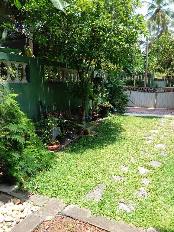 Serenity Villa Хиккадува Экстерьер фото